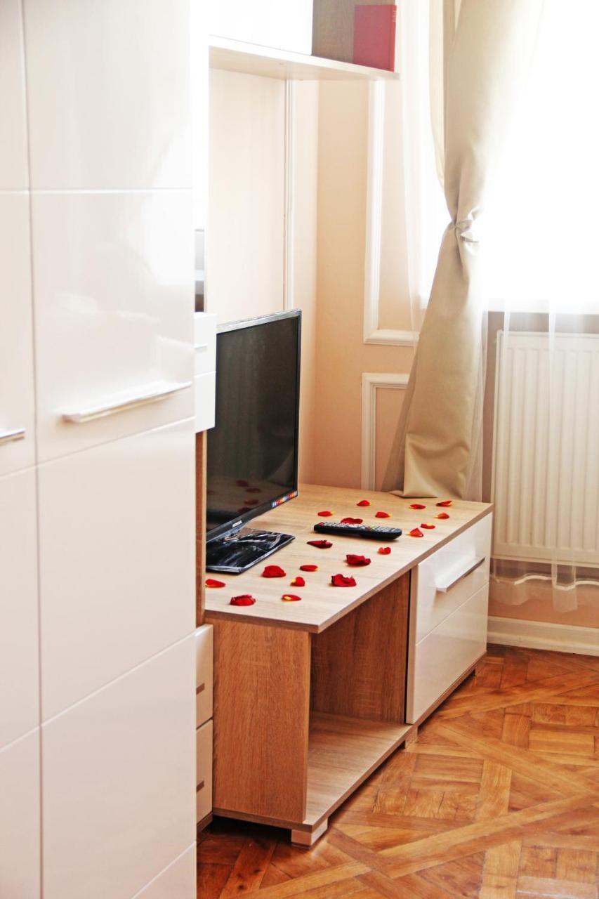 Apartment In The City Center Ivano-Frankivsk Ngoại thất bức ảnh