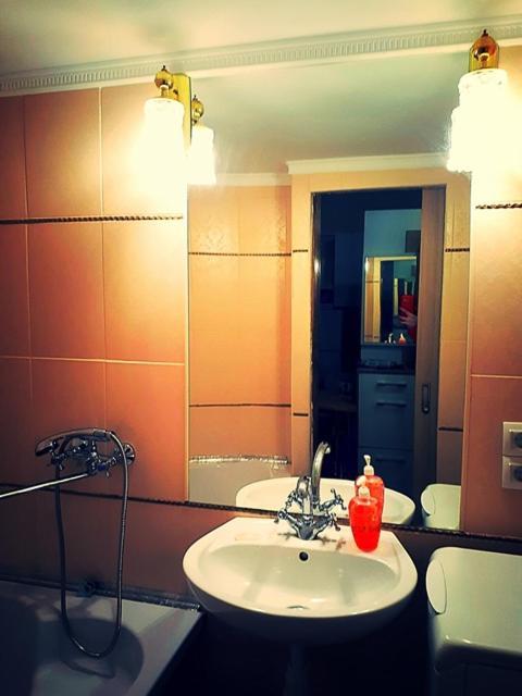 Apartment In The City Center Ivano-Frankivsk Ngoại thất bức ảnh