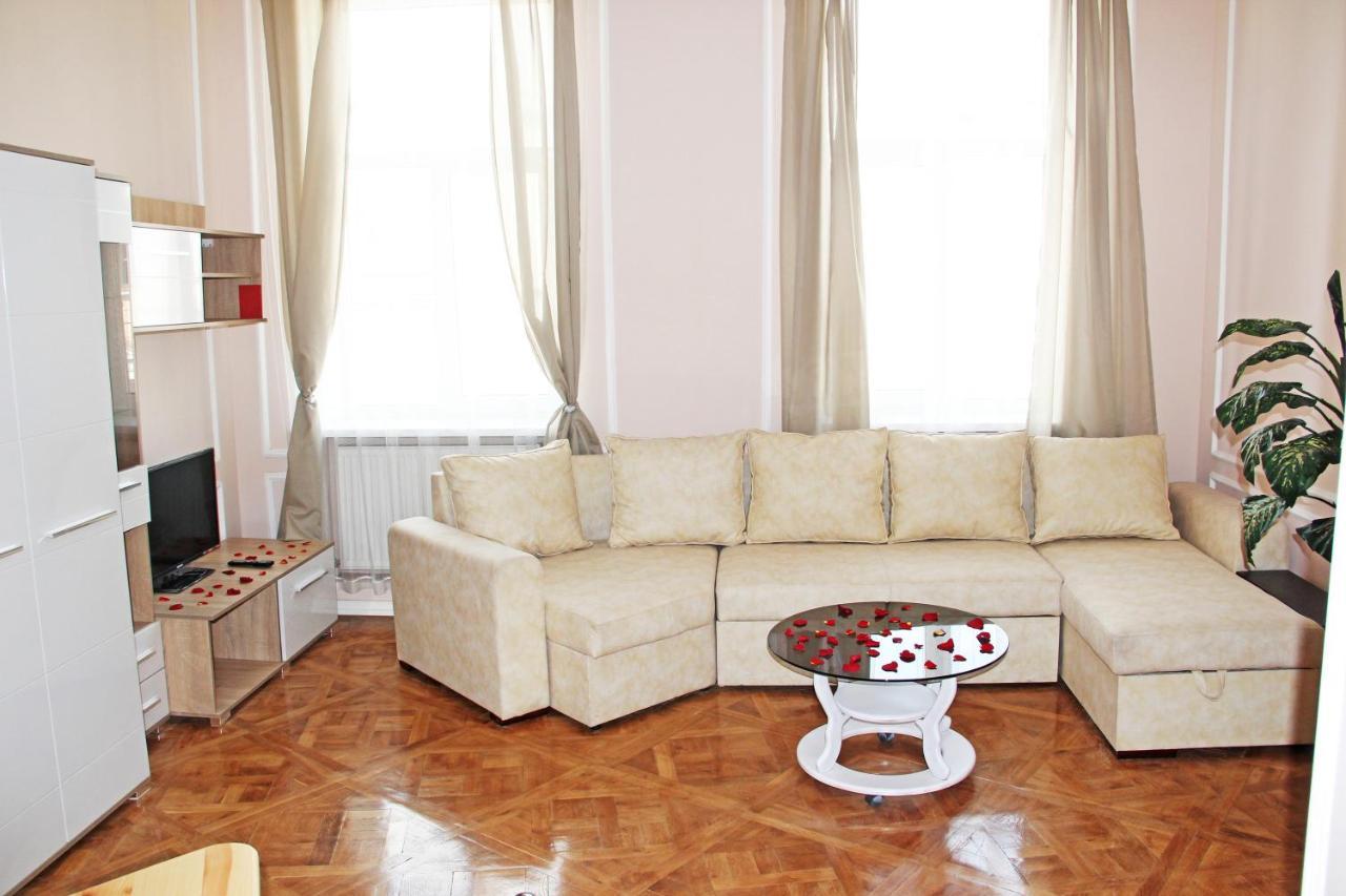 Apartment In The City Center Ivano-Frankivsk Ngoại thất bức ảnh