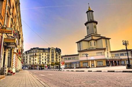 Apartment In The City Center Ivano-Frankivsk Ngoại thất bức ảnh